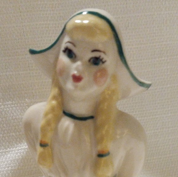 Vintage 1950s Ceramic Arts Studio Handpainted Dutch Courting Couple - Picture 8 of 9